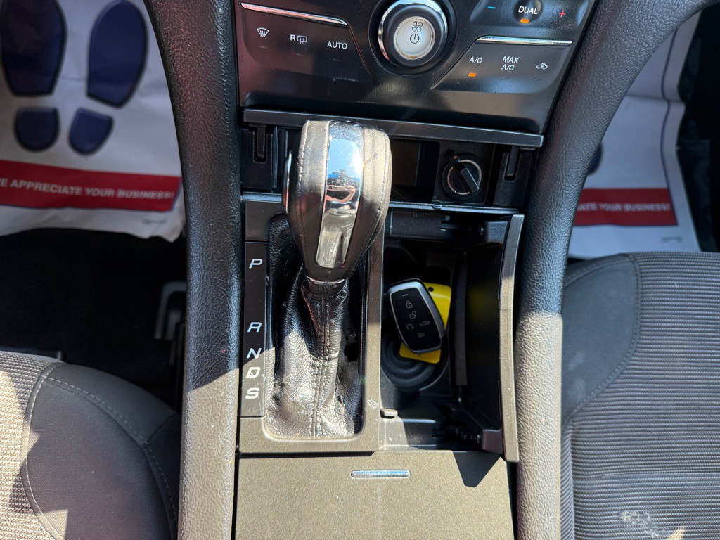 2017 Ford Taurus Image 16
