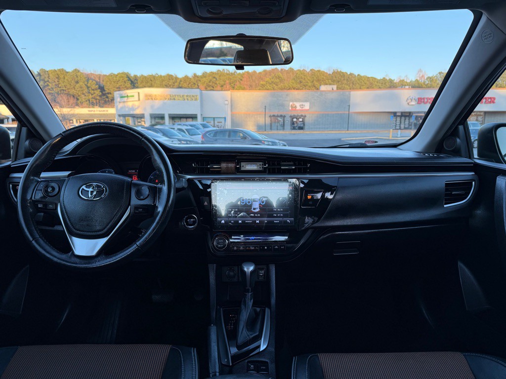 2015 Toyota Corolla Image 12