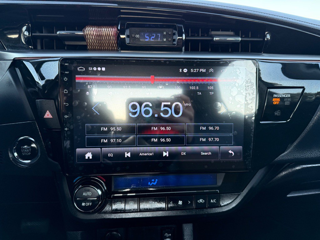 2015 Toyota Corolla Image 14