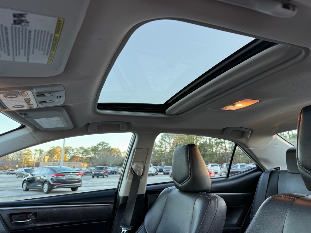 2015 Toyota Corolla Image 16