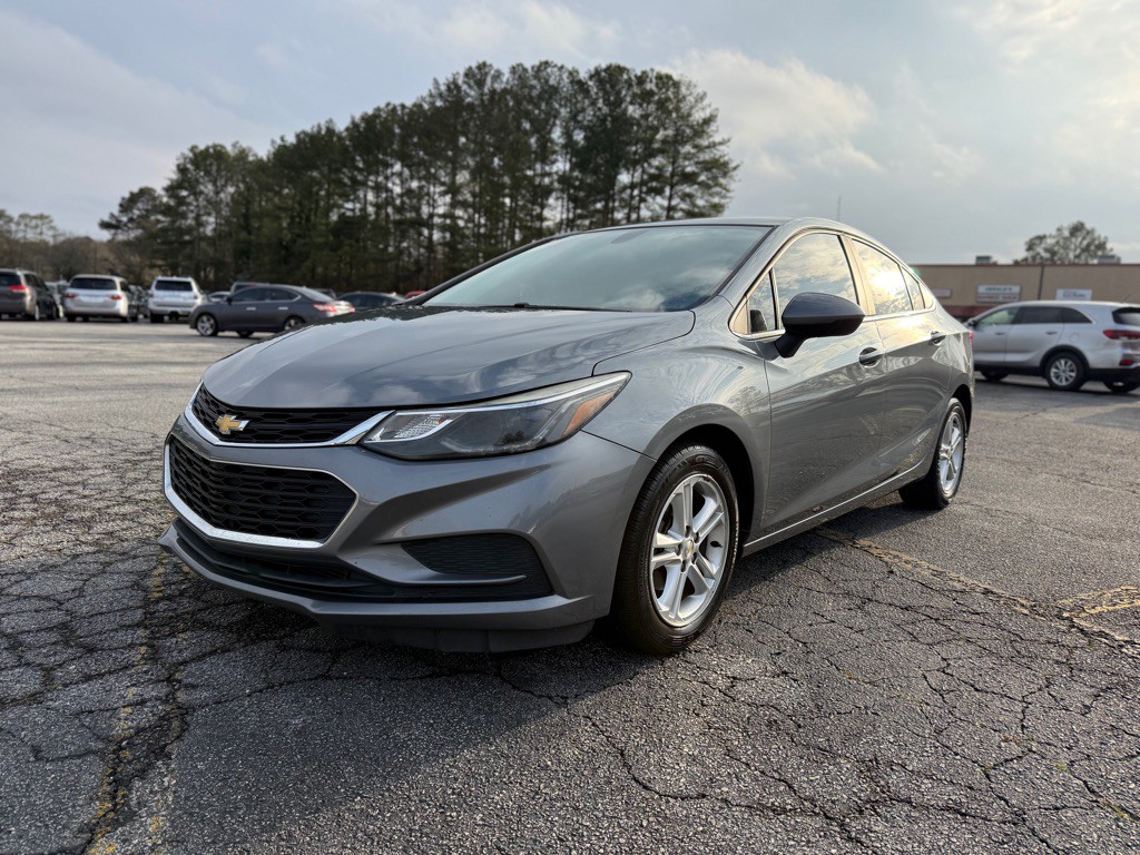 2018 Chevrolet Cruze Image 2