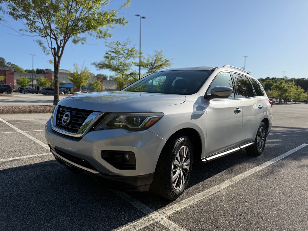 2017 Nissan Pathfinder Image 2