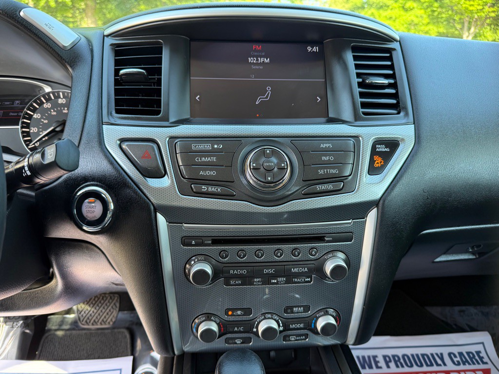 2017 Nissan Pathfinder Image 18