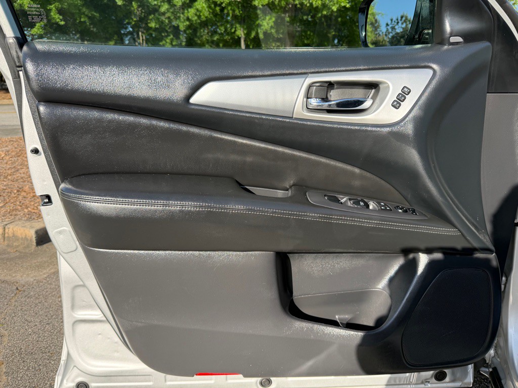 2017 Nissan Pathfinder Image 23