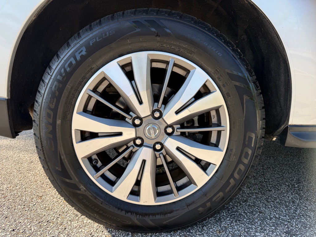 2017 Nissan Pathfinder Image 24
