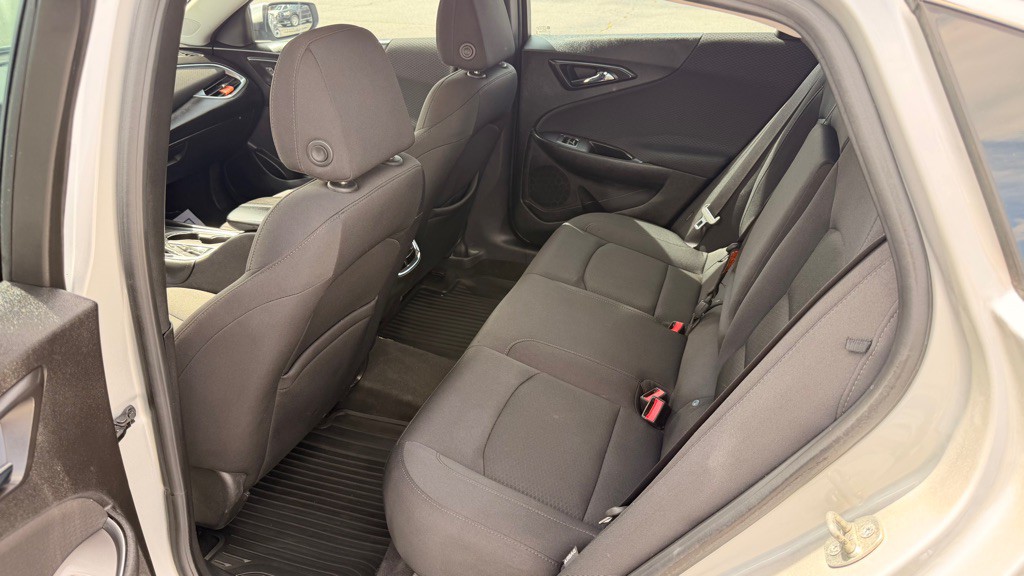 2016 Chevrolet Malibu Image 8