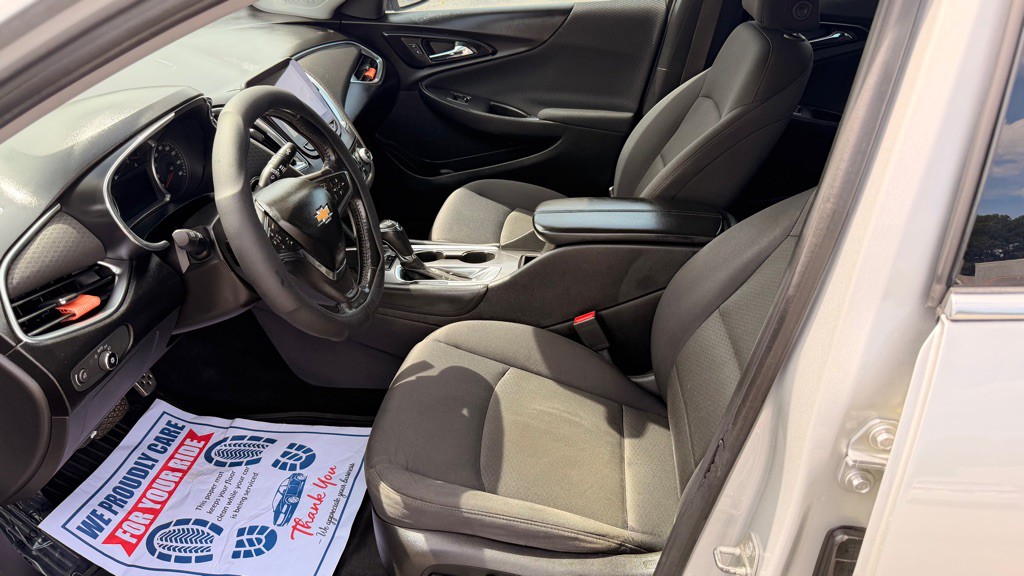 2016 Chevrolet Malibu Image 9