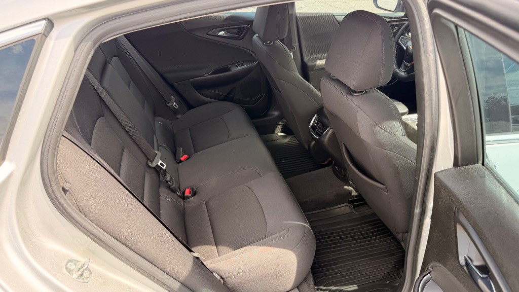2016 Chevrolet Malibu Image 11