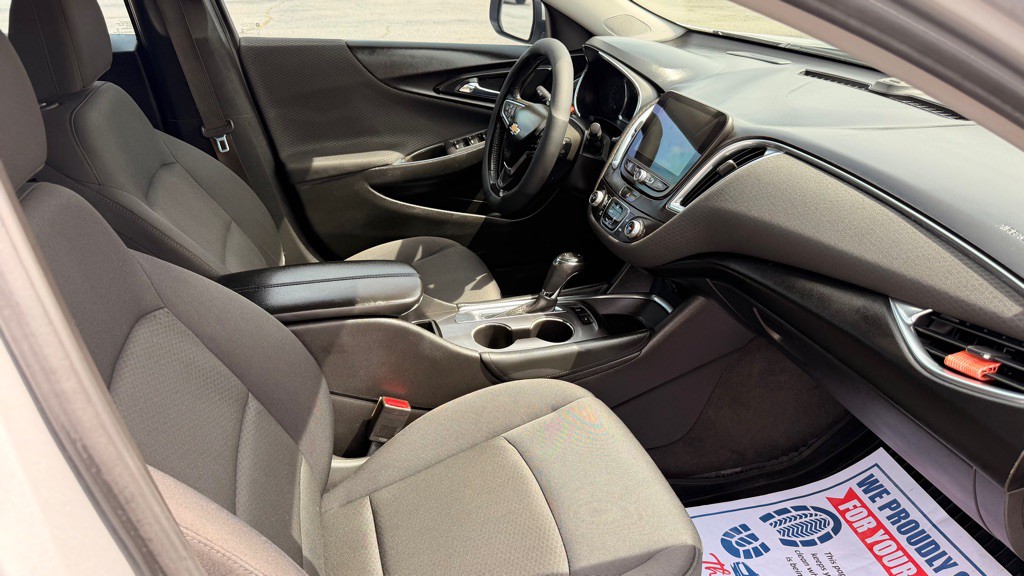 2016 Chevrolet Malibu Image 12