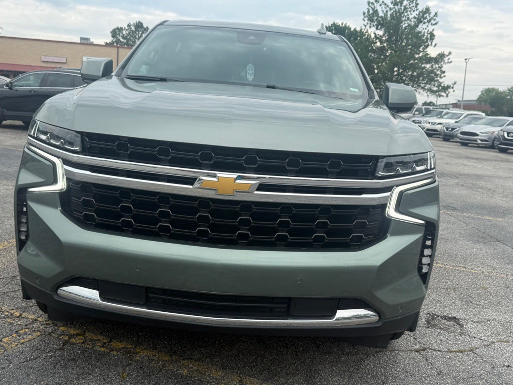 2023 Chevrolet Suburban Image 1