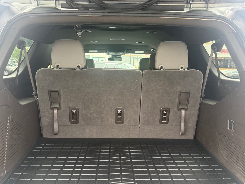 2023 Chevrolet Suburban Image 6