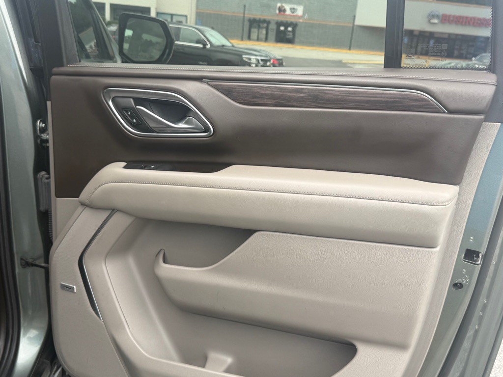 2023 Chevrolet Suburban Image 7