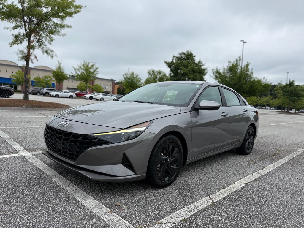 2022 Hyundai Elantra Image 2