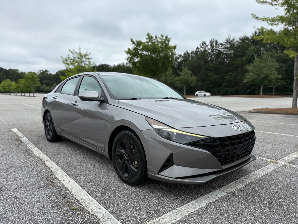 2022 Hyundai Elantra Image 3