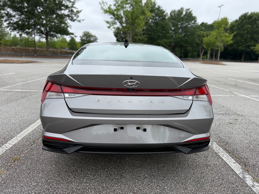 2022 Hyundai Elantra Image 5