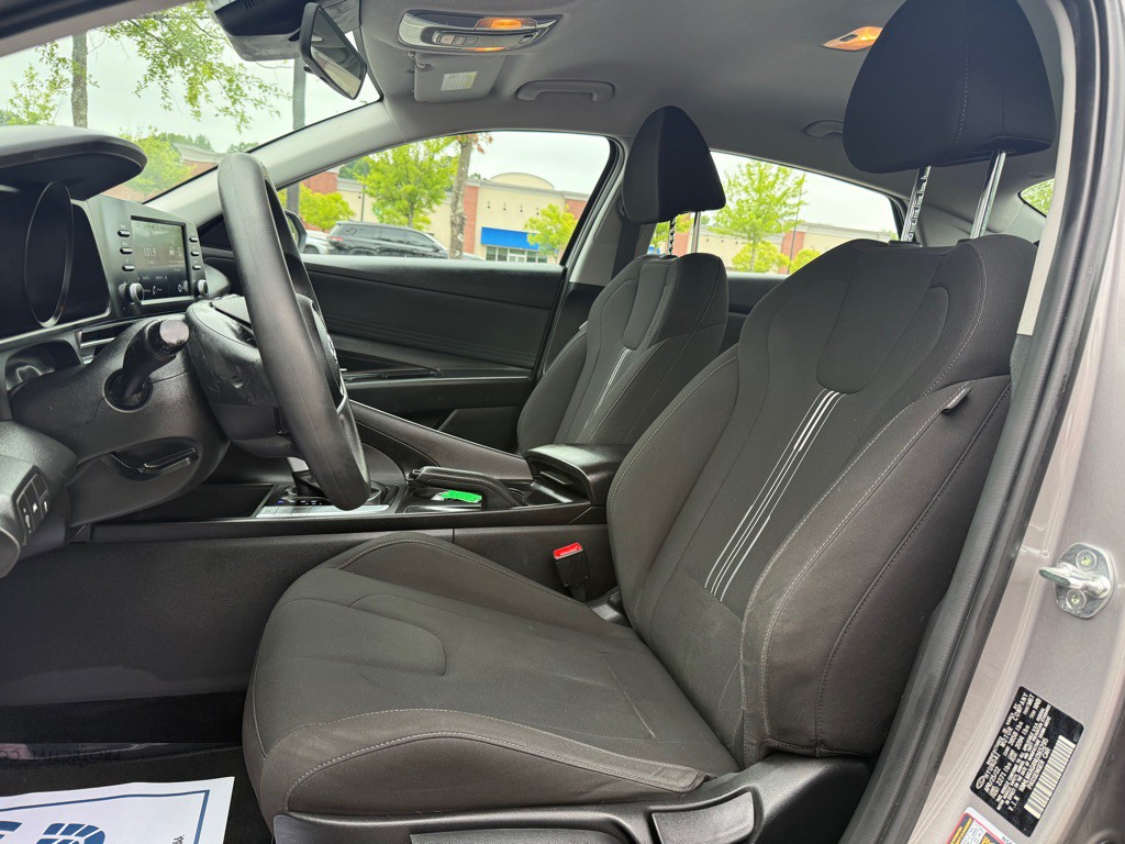 2022 Hyundai Elantra Image 7