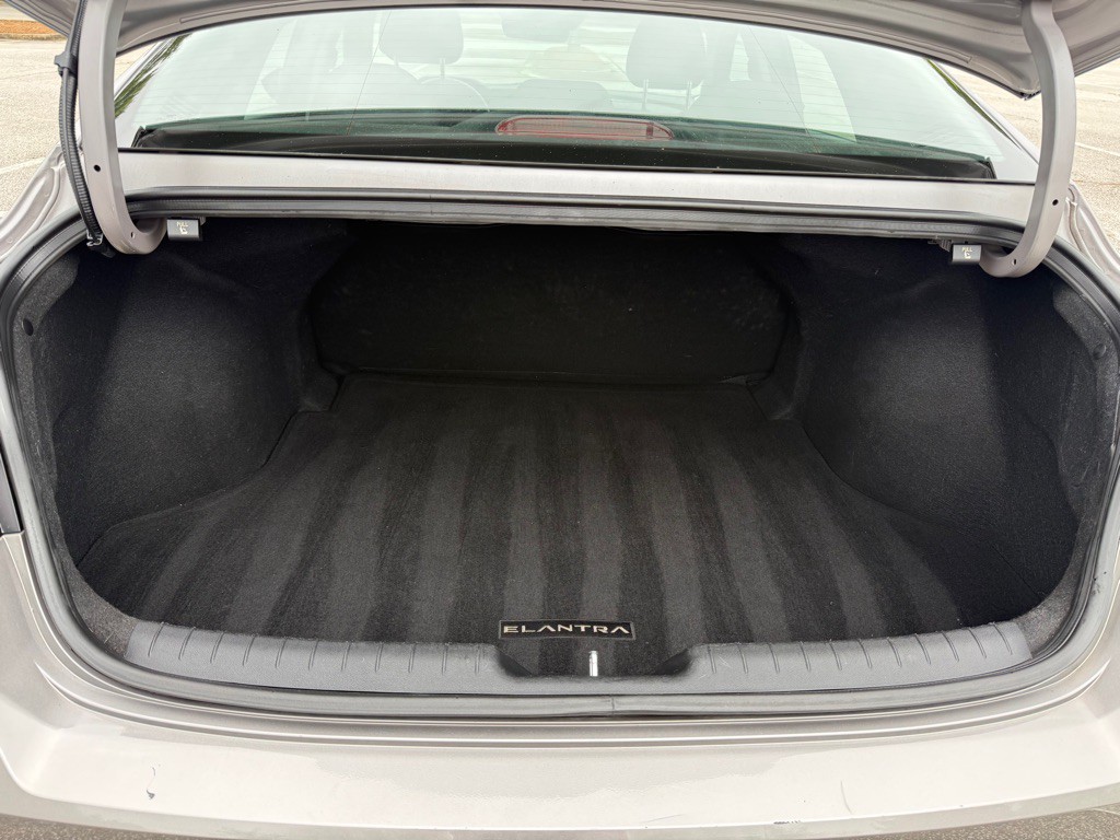 2022 Hyundai Elantra Image 11