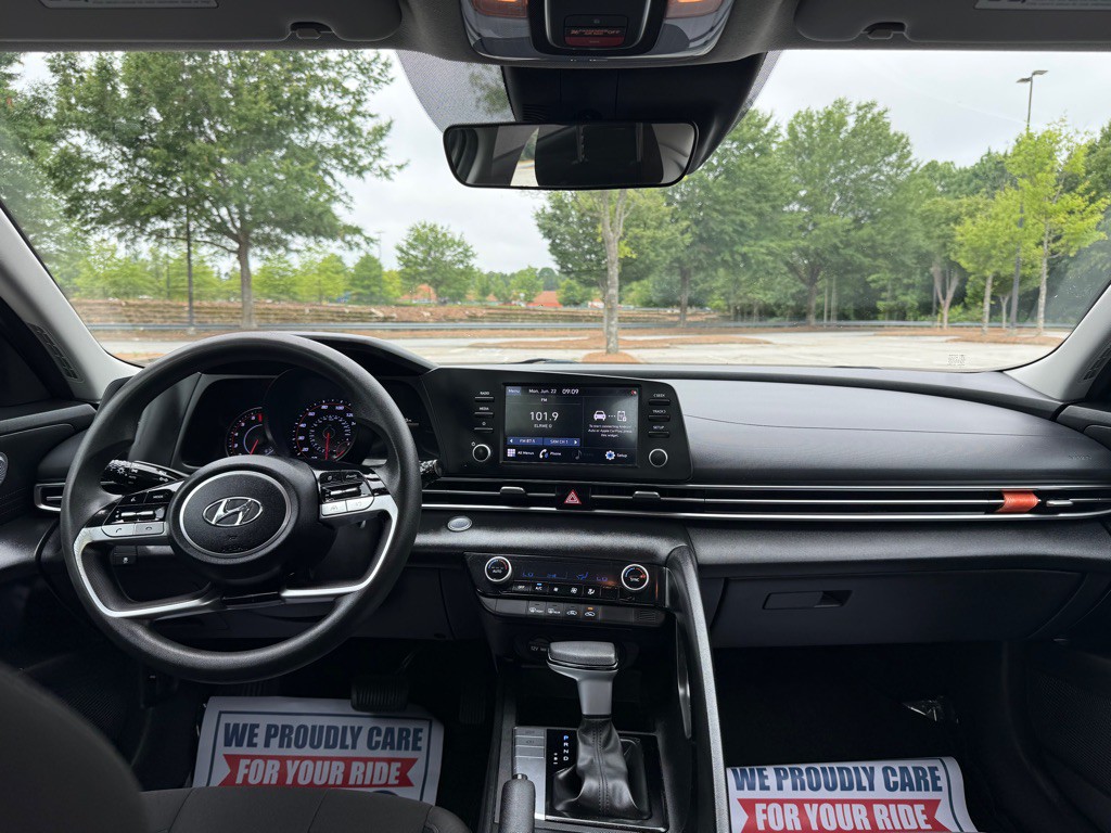 2022 Hyundai Elantra Image 12