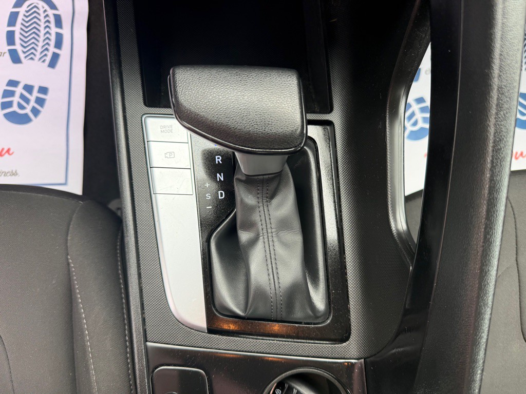 2022 Hyundai Elantra Image 17