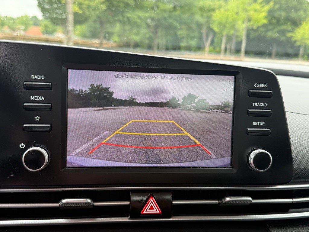 2022 Hyundai Elantra Image 19