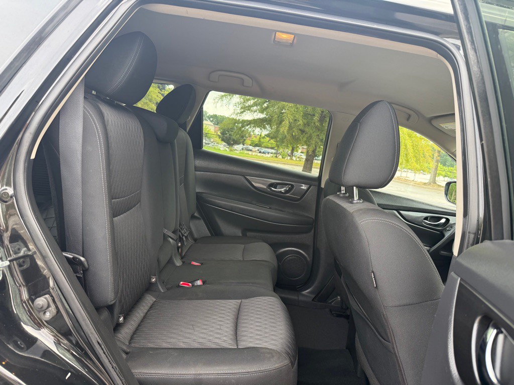 2018 Nissan Rogue Image 8