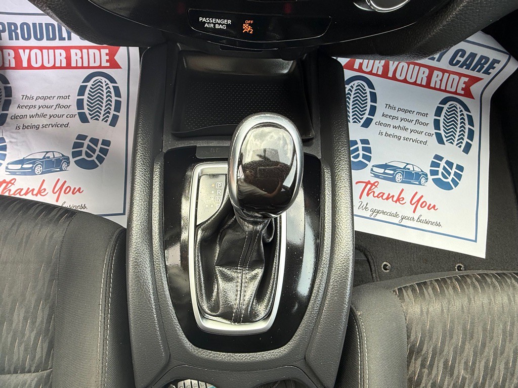2018 Nissan Rogue Image 12
