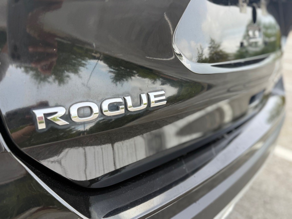 2018 Nissan Rogue Image 15