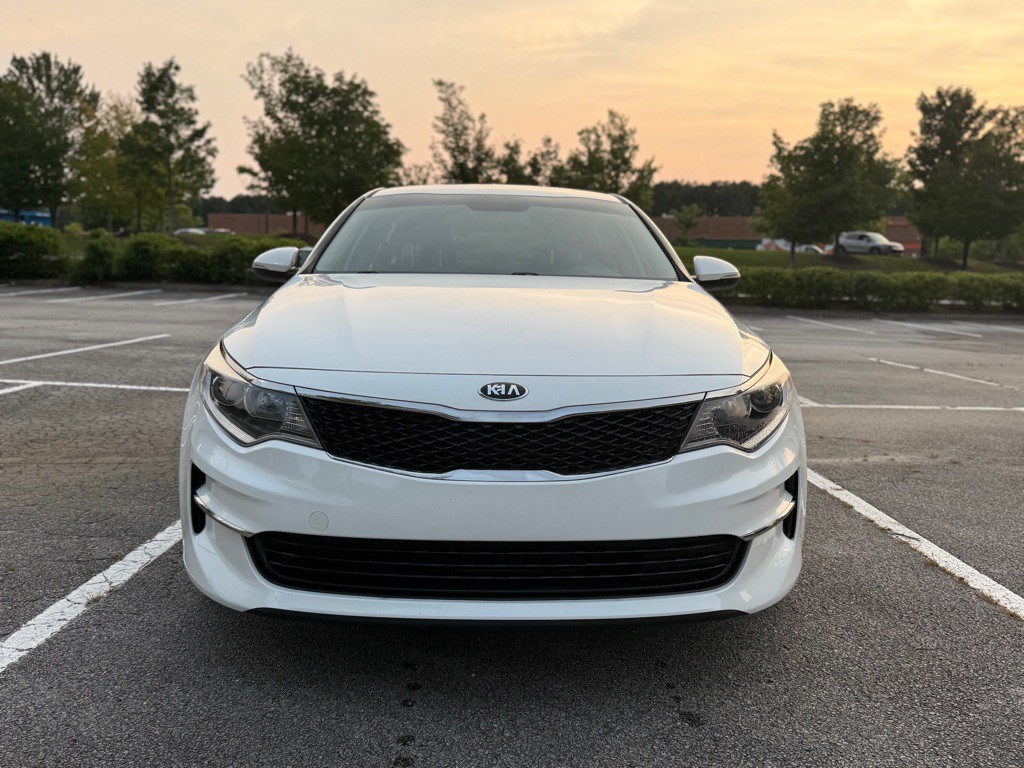 2017 Kia Optima Image 1