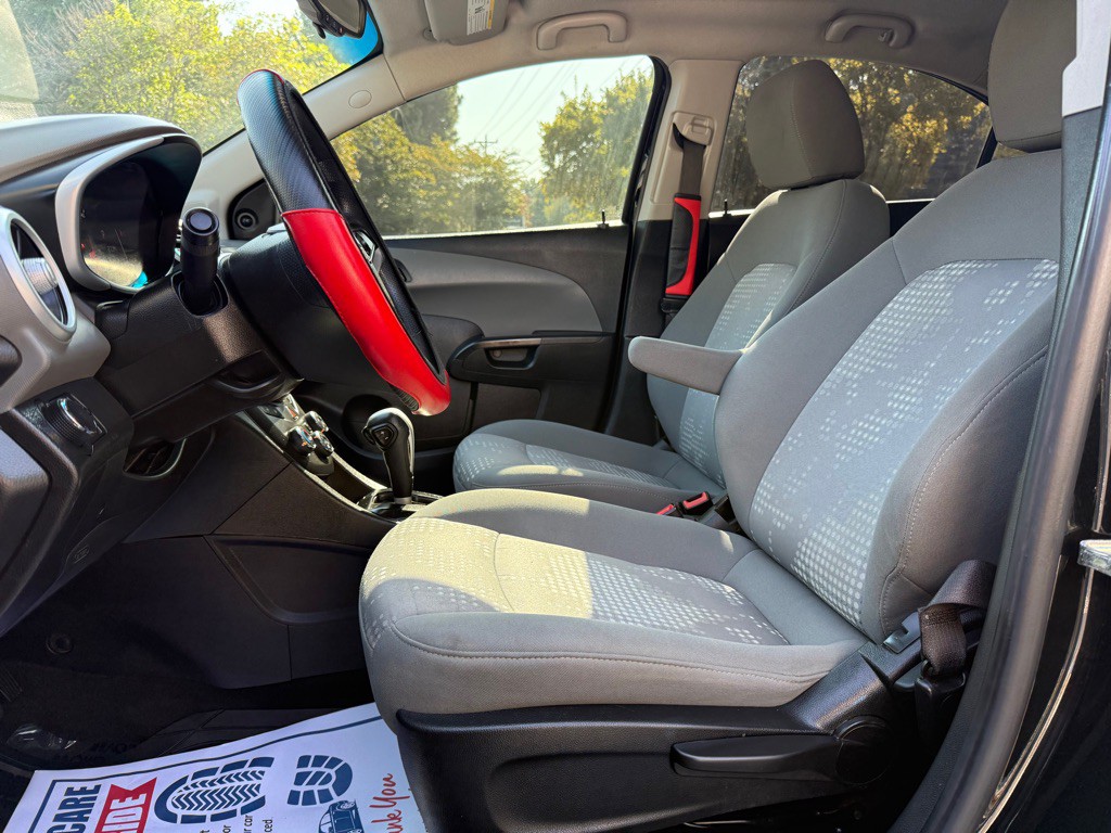 2017 Chevrolet Sonic Image 4