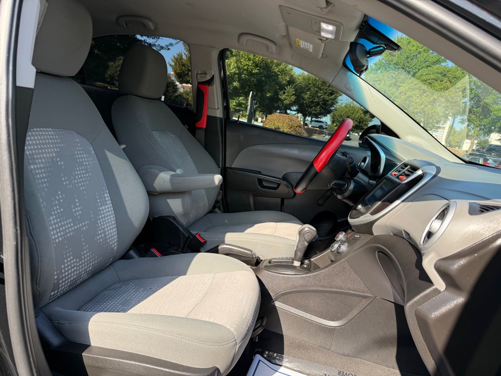 2017 Chevrolet Sonic Image 7