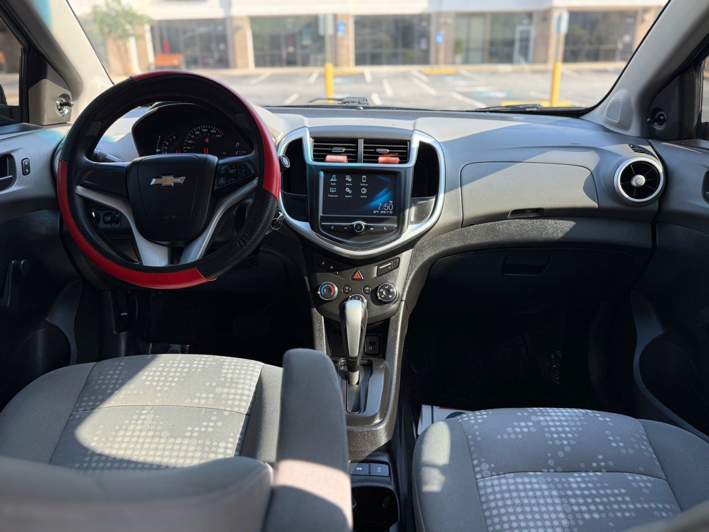 2017 Chevrolet Sonic Image 9