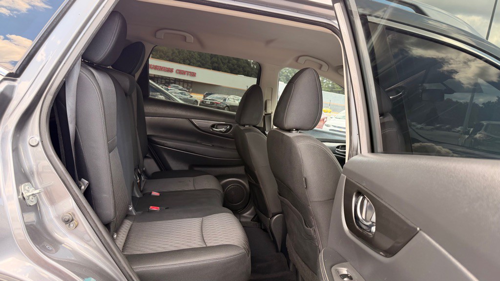 2017 Nissan Rogue Image 11