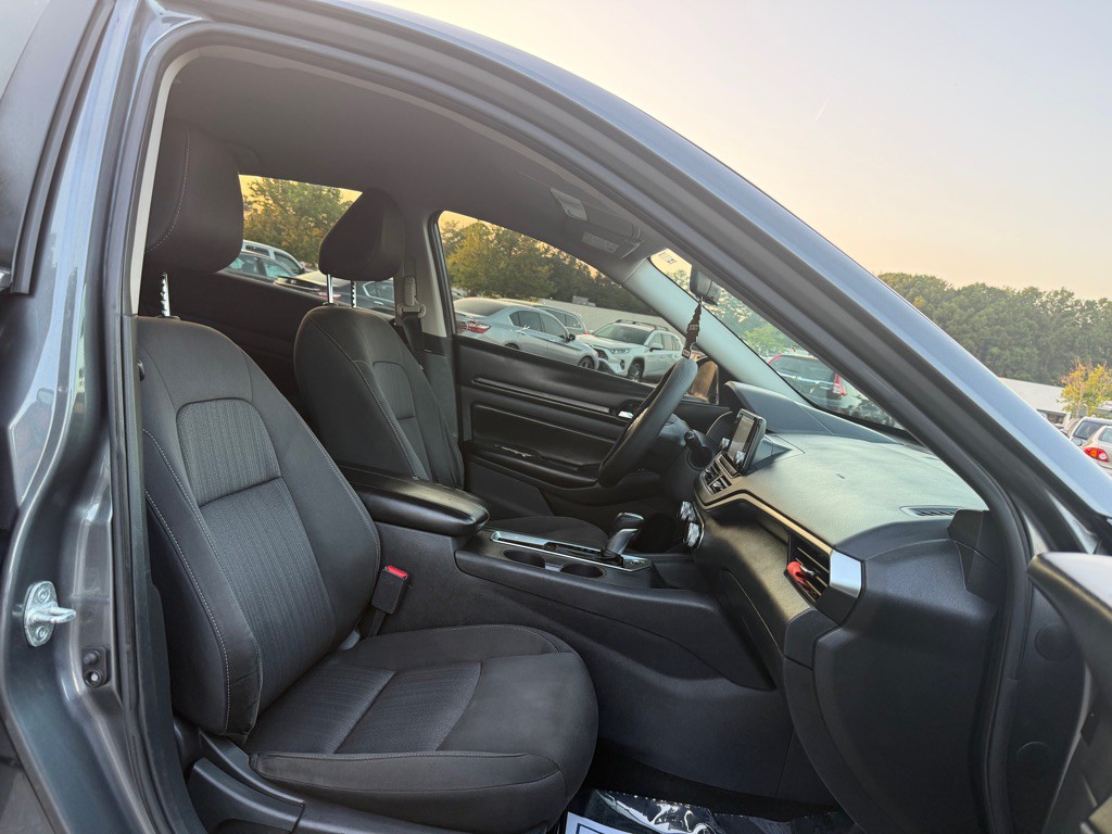 2021 Nissan Altima Image 8
