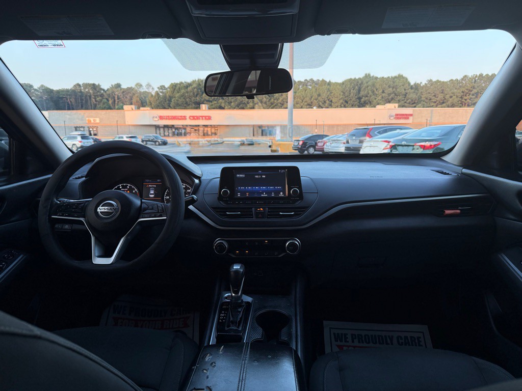 2021 Nissan Altima Image 12