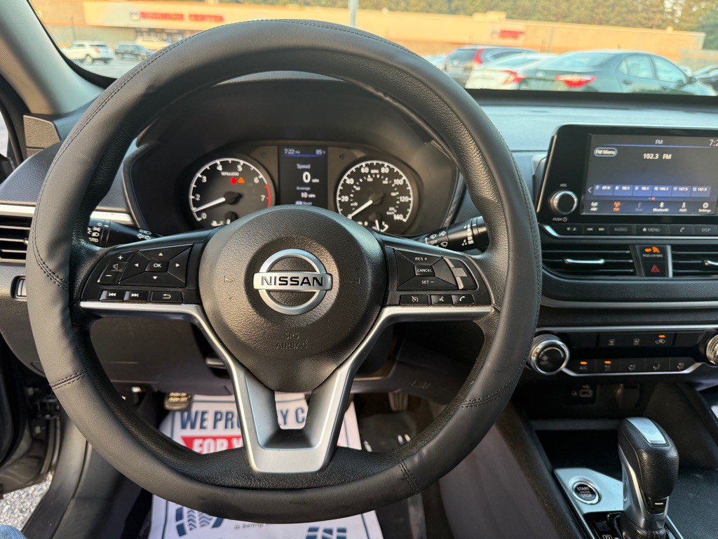 2021 Nissan Altima Image 17