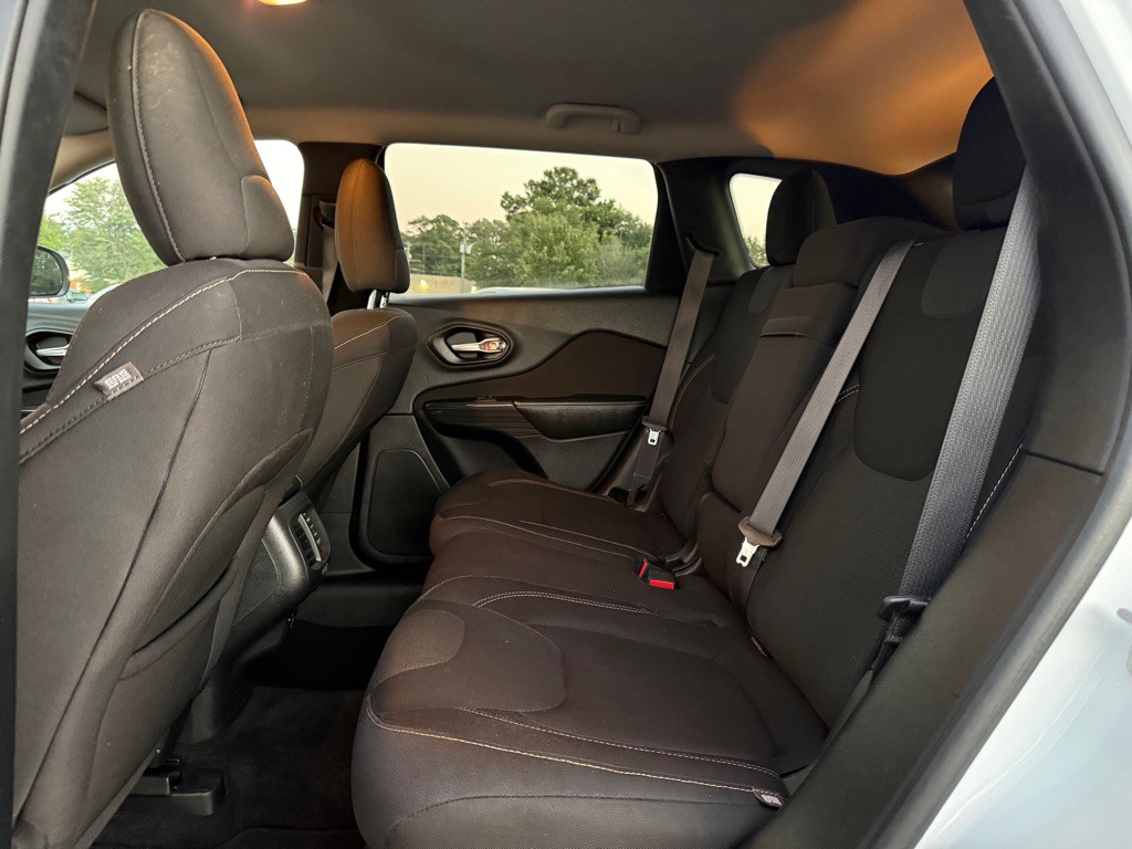 2016 Jeep Cherokee Image 6