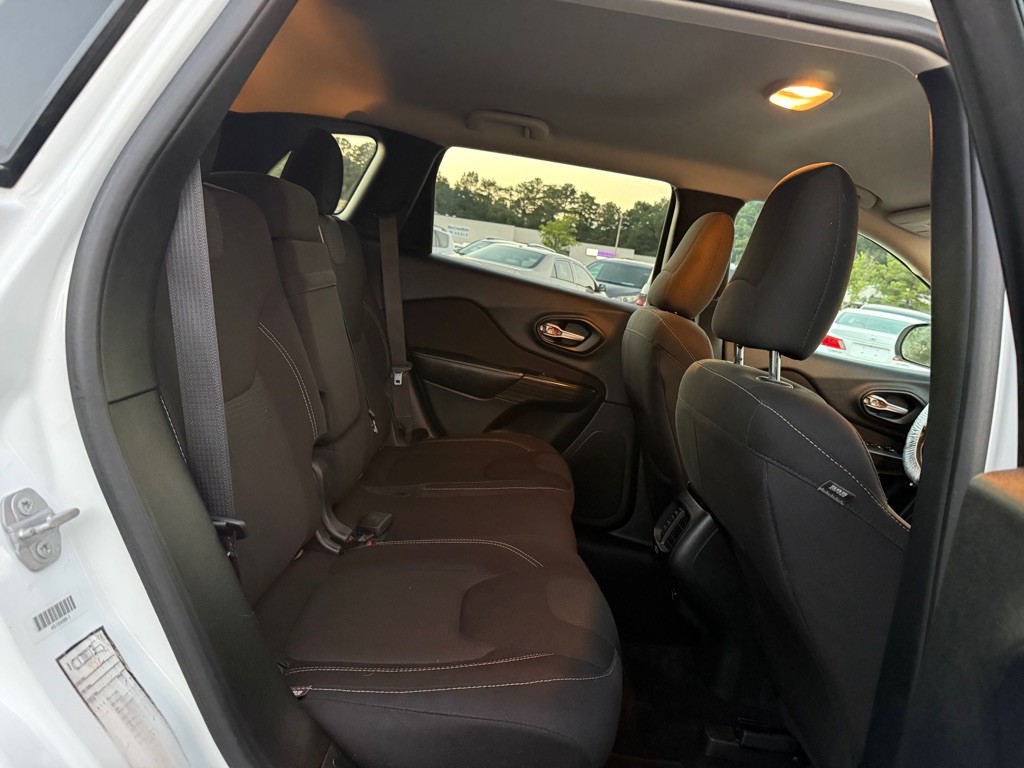 2016 Jeep Cherokee Image 8