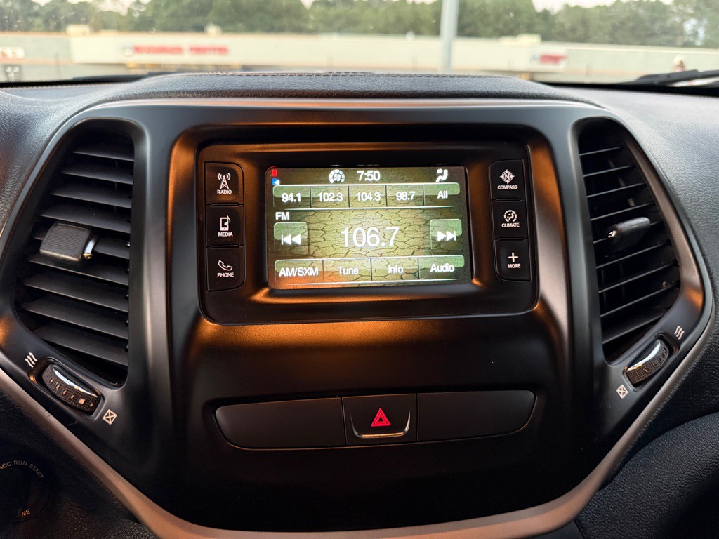 2016 Jeep Cherokee Image 15
