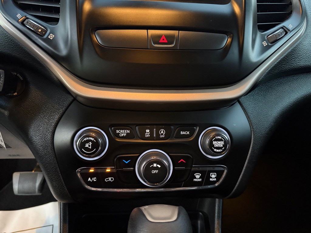 2016 Jeep Cherokee Image 16
