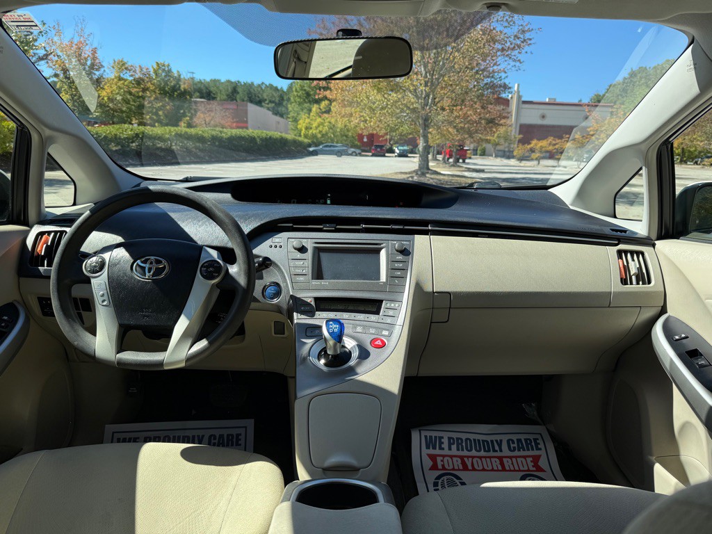 2014 Toyota Prius Image 12