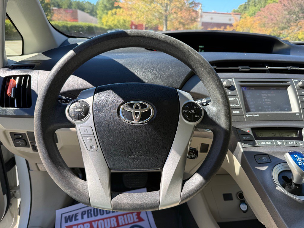 2014 Toyota Prius Image 13