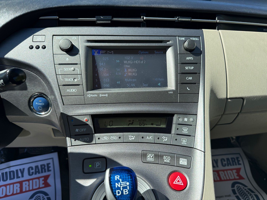 2014 Toyota Prius Image 14