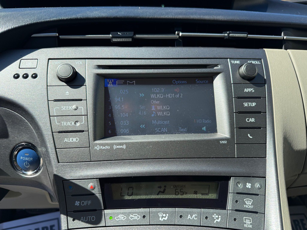 2014 Toyota Prius Image 15