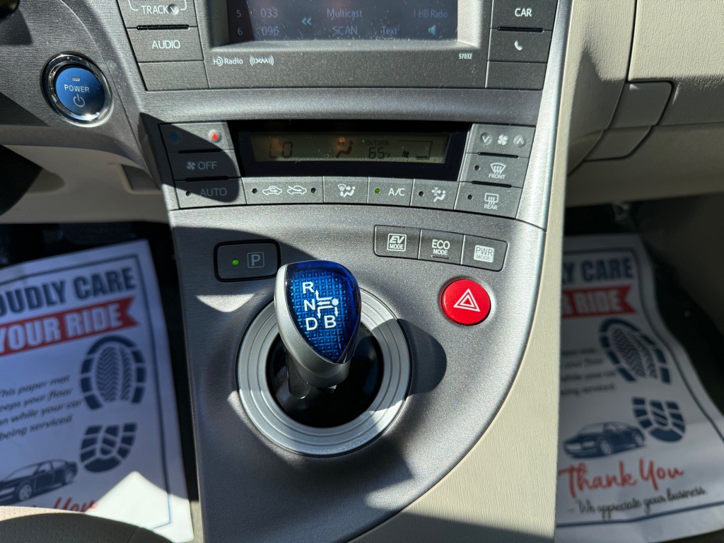 2014 Toyota Prius Image 17