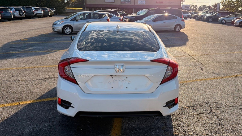 2018 Honda Civic Image 19