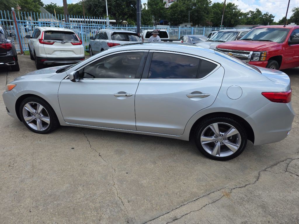 2013 Acura ILX Image 9
