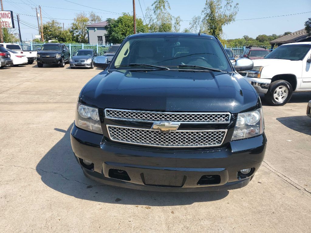2008 Chevrolet Suburban Image 2
