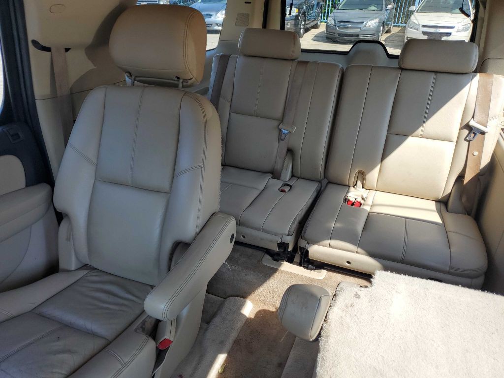 2008 Chevrolet Suburban Image 11