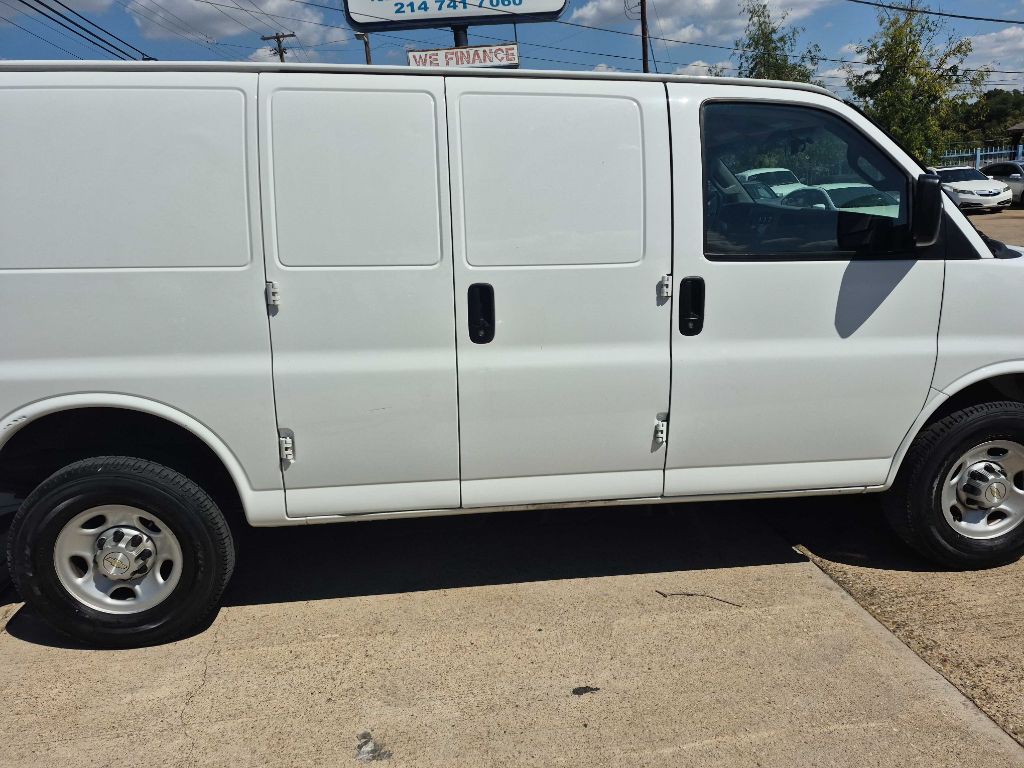 2021 Chevrolet Express Image 3