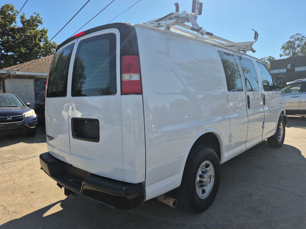 2015 Chevrolet Express Image 2